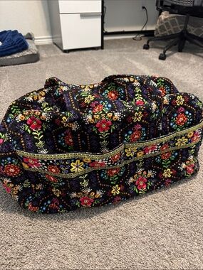 Zippered Floral Quilted Travel Tote Bag in Black